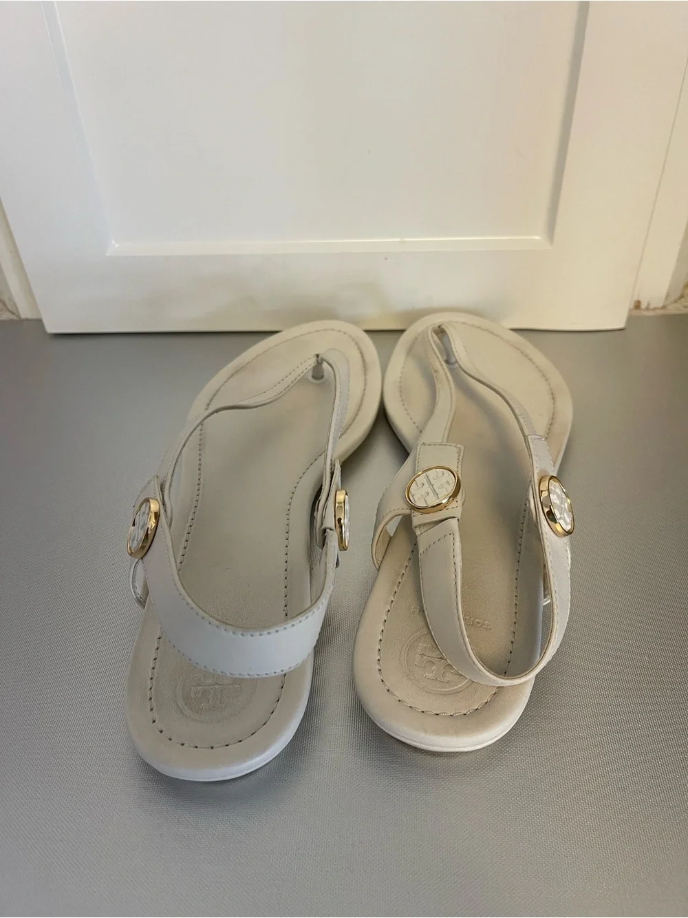 Tory Burch Women's Beige T-Strap Thong Sandals - Neutral Casual Style Sz 10.5M